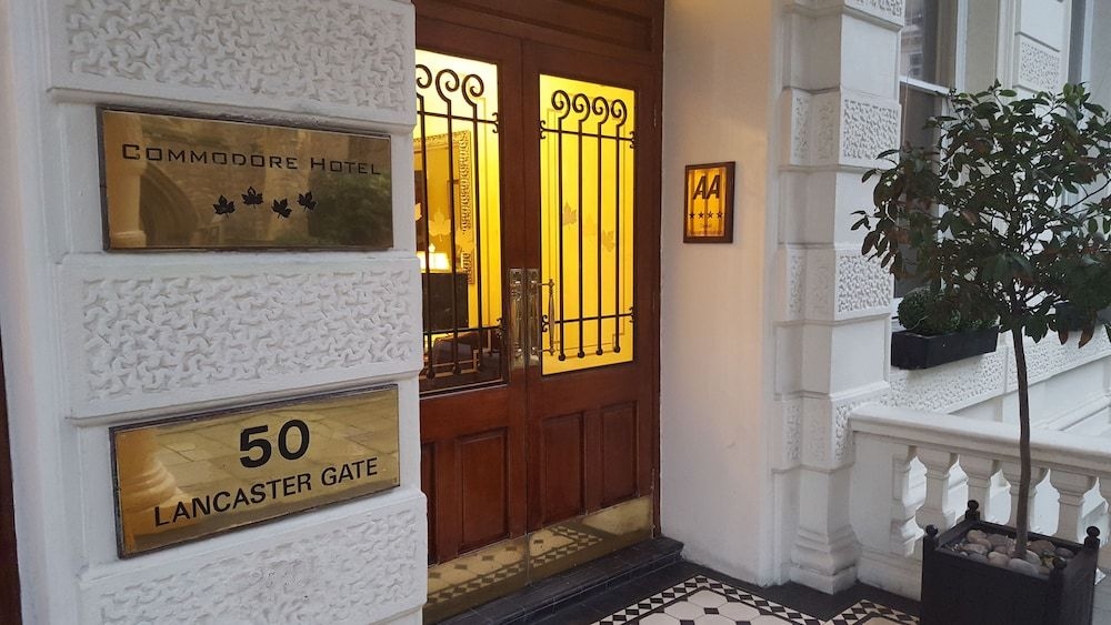 Commodore Hotel3