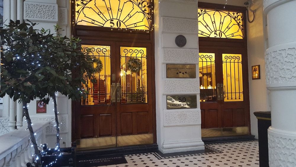 Commodore Hotel2