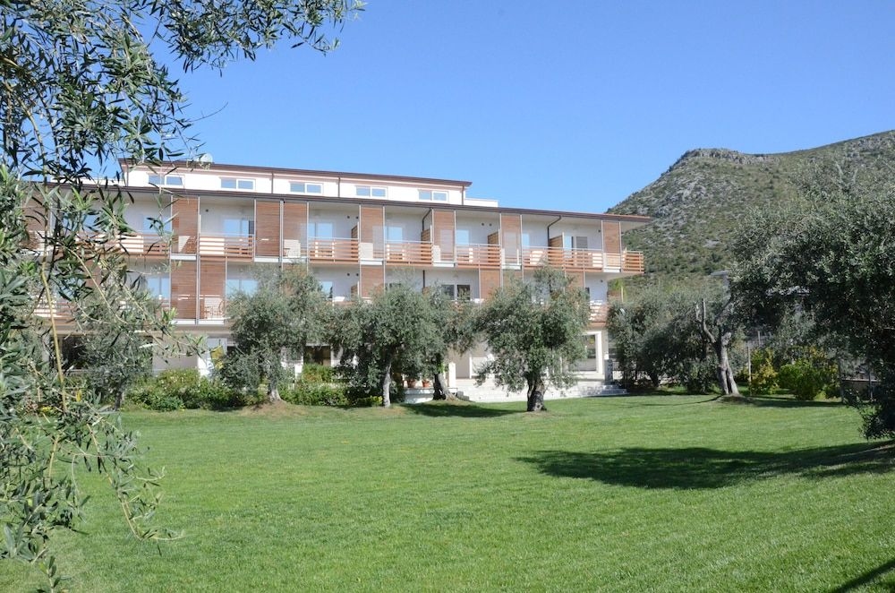 Elaia Garden1