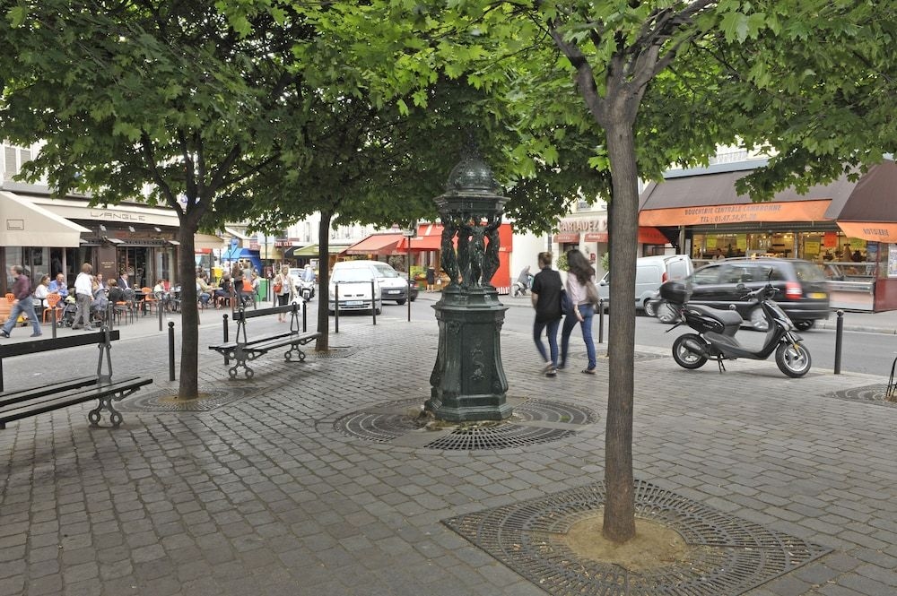 Carladez Cambronne2