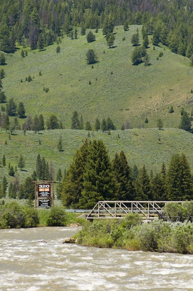 320 Guest Ranch1