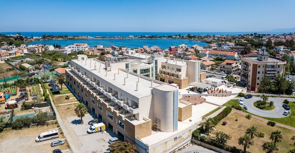 Capo Peloro Resort2