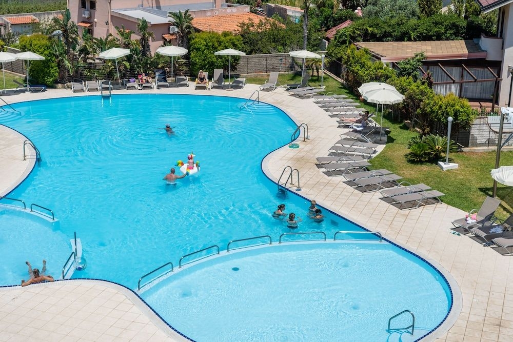Capo Peloro Resort1