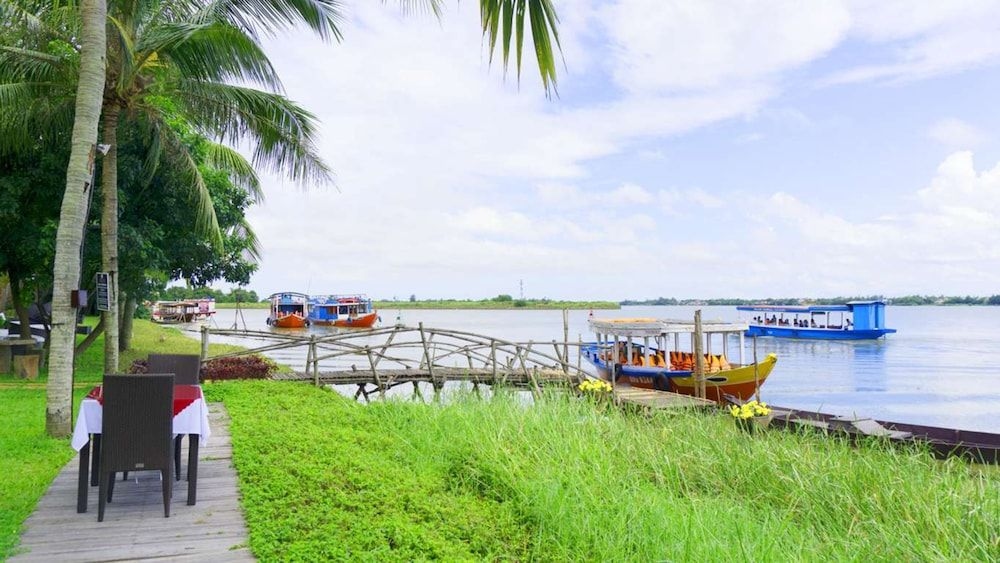 Vinh Hung Riverside Resort & Spa1