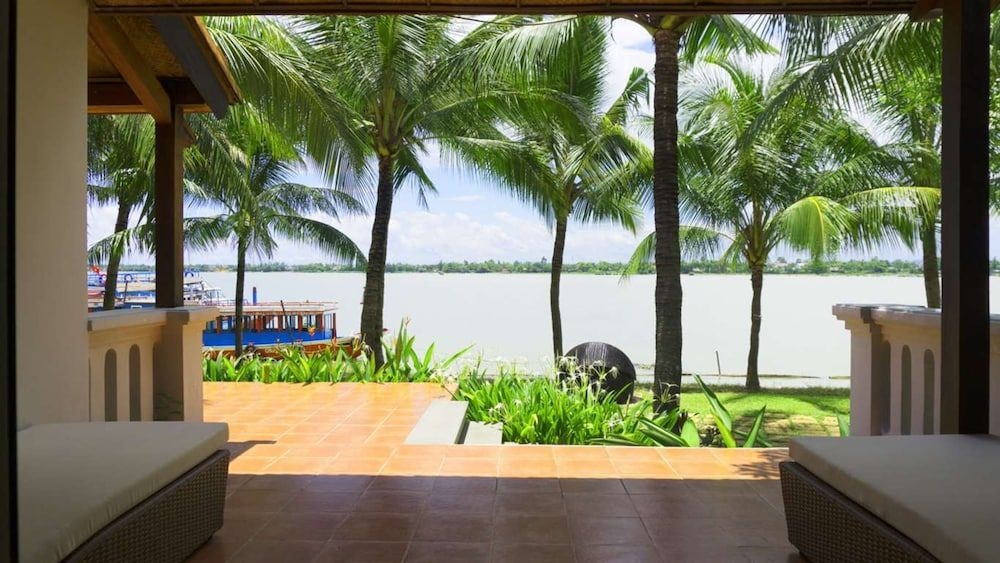 Vinh Hung Riverside Resort & Spa2