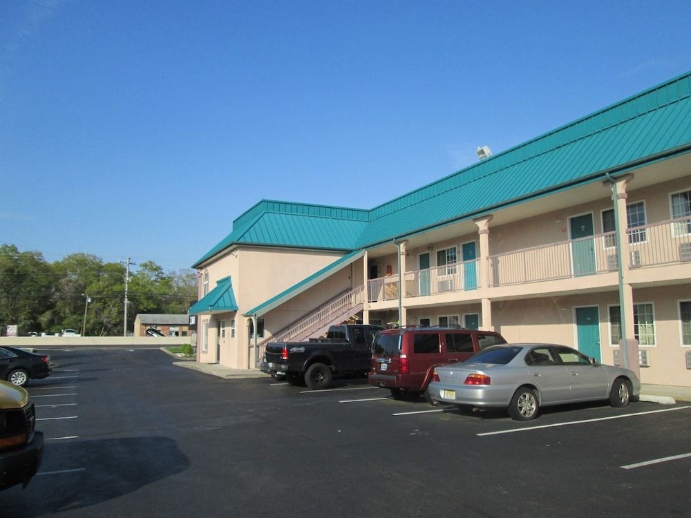 Econo Lodge1