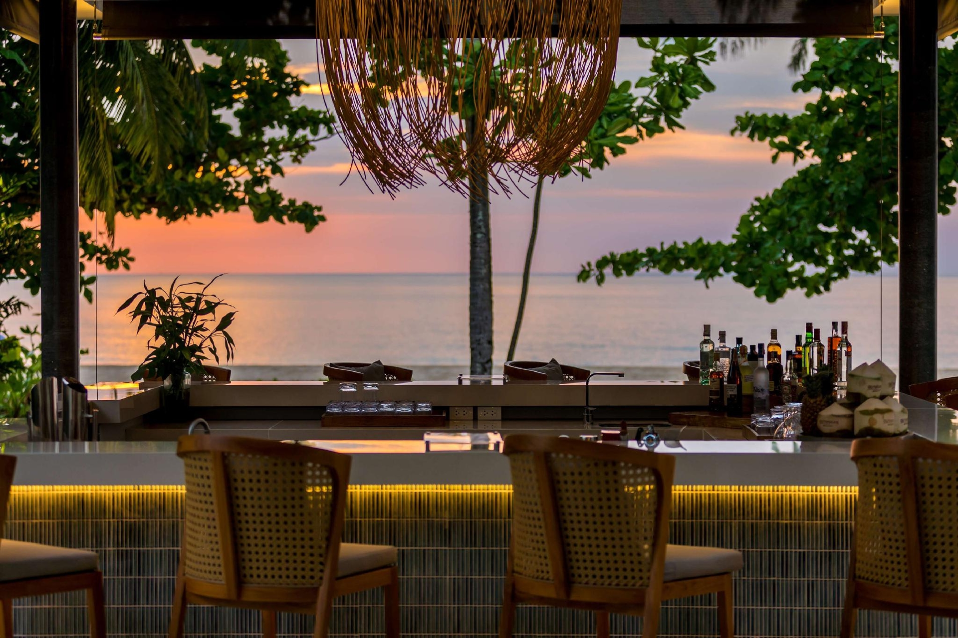 เอาท์ริกเกอร์ เขาหลัก บีช รีสอร์ต (Outrigger Khao Lak Beach Resort)0