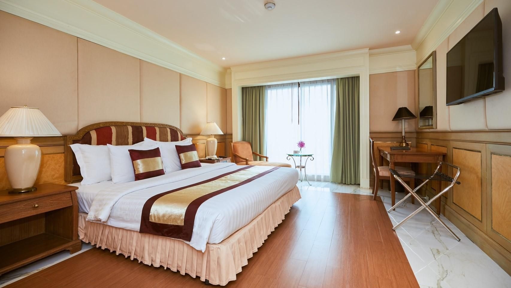 โรงแรมรอยัล ซิตี้ (The Royal City Hotel)1