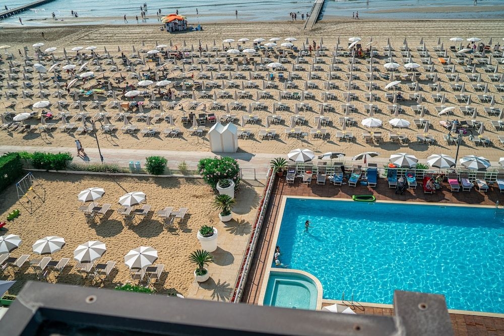 Astor Hotel4