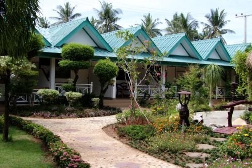 สามร้อยยอด ฮอลิเดย์ รีสอร์ต (Samroiyod Holiday Resort)0