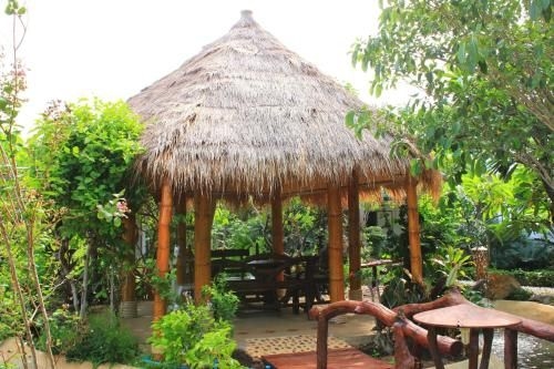สามร้อยยอด ฮอลิเดย์ รีสอร์ต (Samroiyod Holiday Resort)4