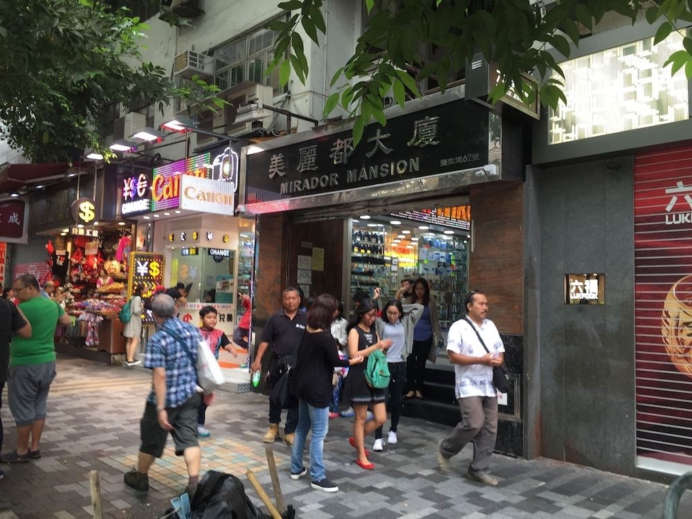 ยูเอสเอ โฮสเต็ล (USA Hostel)1