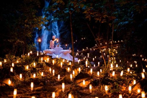 เดอะ ซาโรจิน (The Sarojin)4