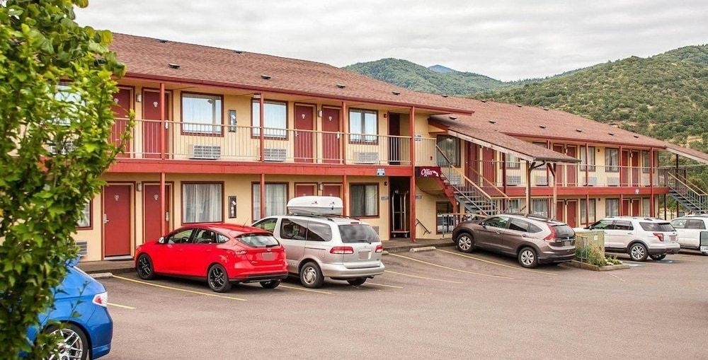 Econo Lodge2