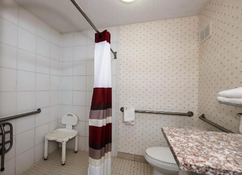 Quality Inn4