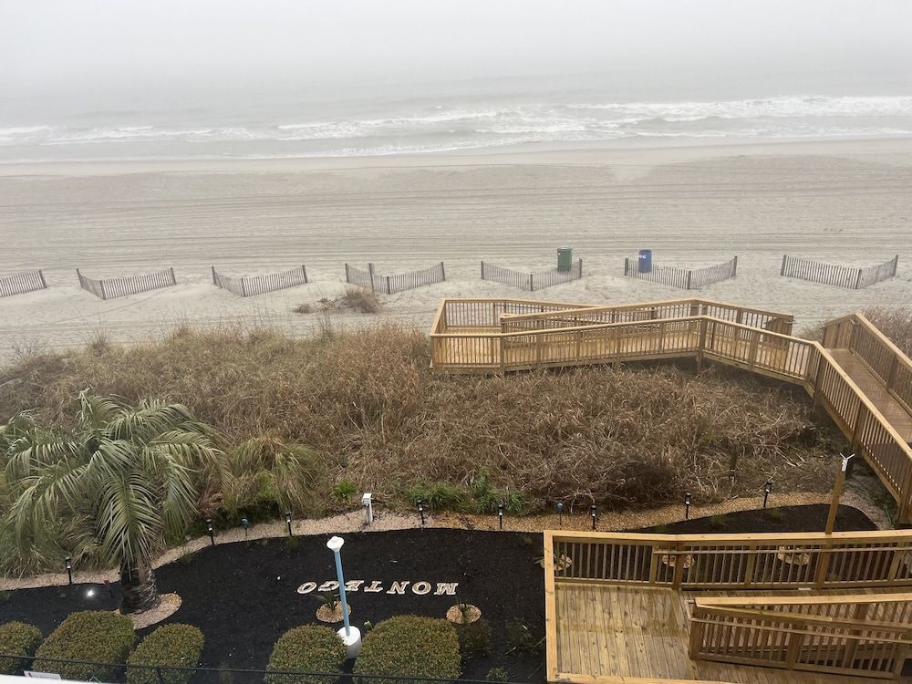 Beach Club At Montego Inn2