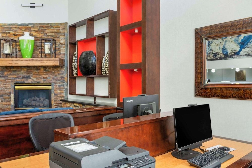 Comfort Suites3