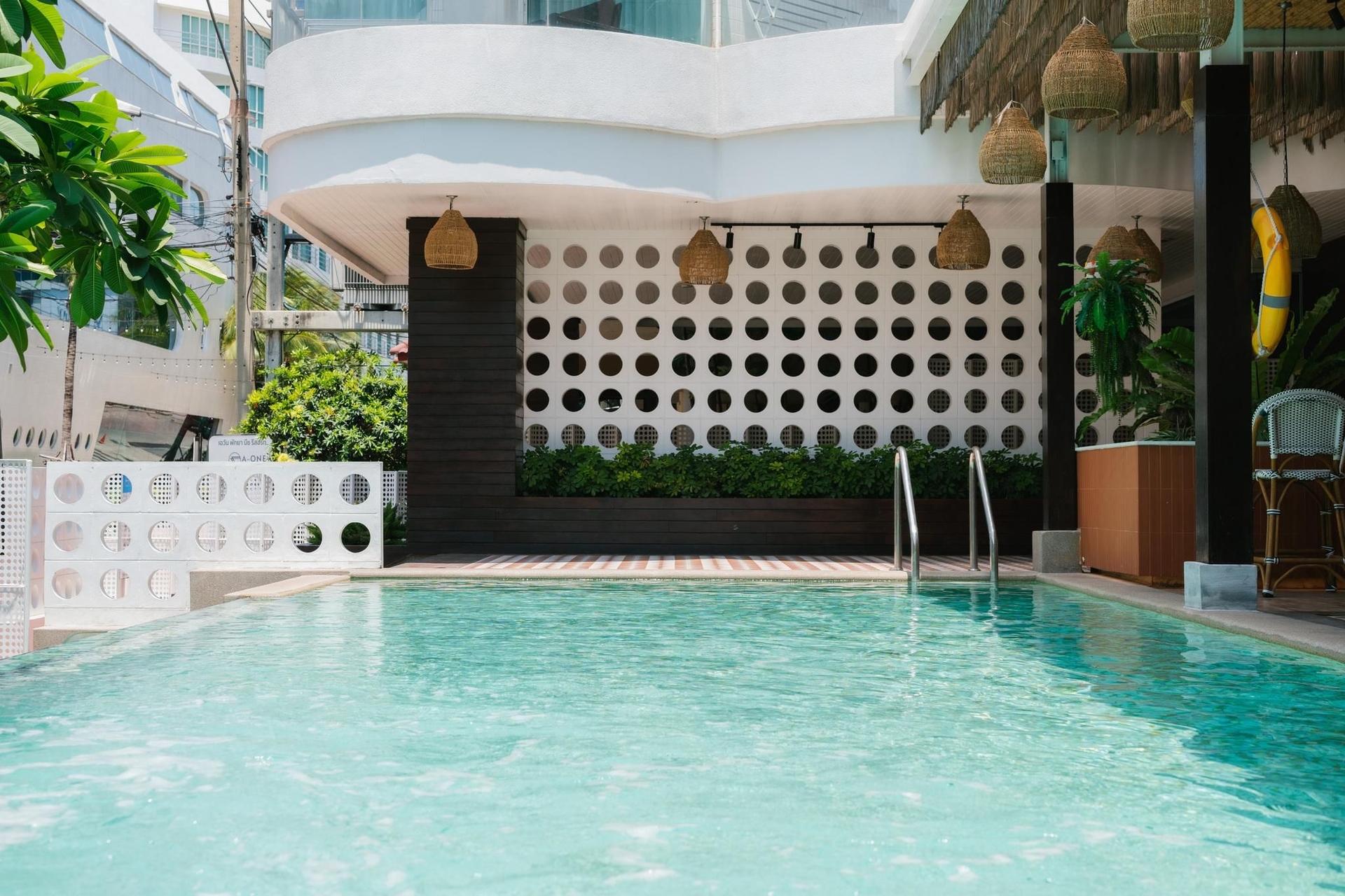 โรงแรมเอ-วัน นิววิง (A-One New Wing Hotel)1