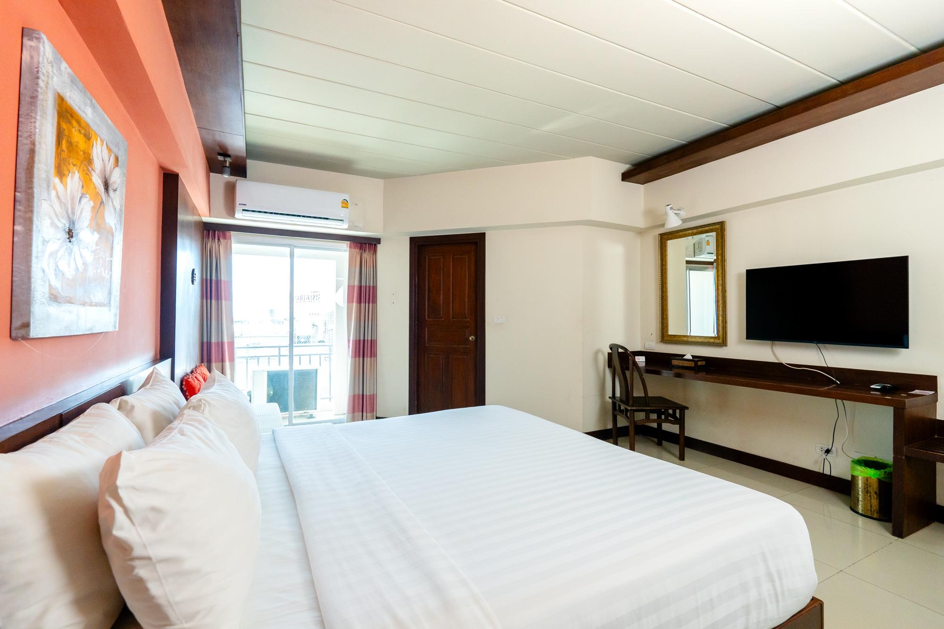 โบนิโต้ ชิโนส์ โฮเทล (Bonito Chinos Hotel)1