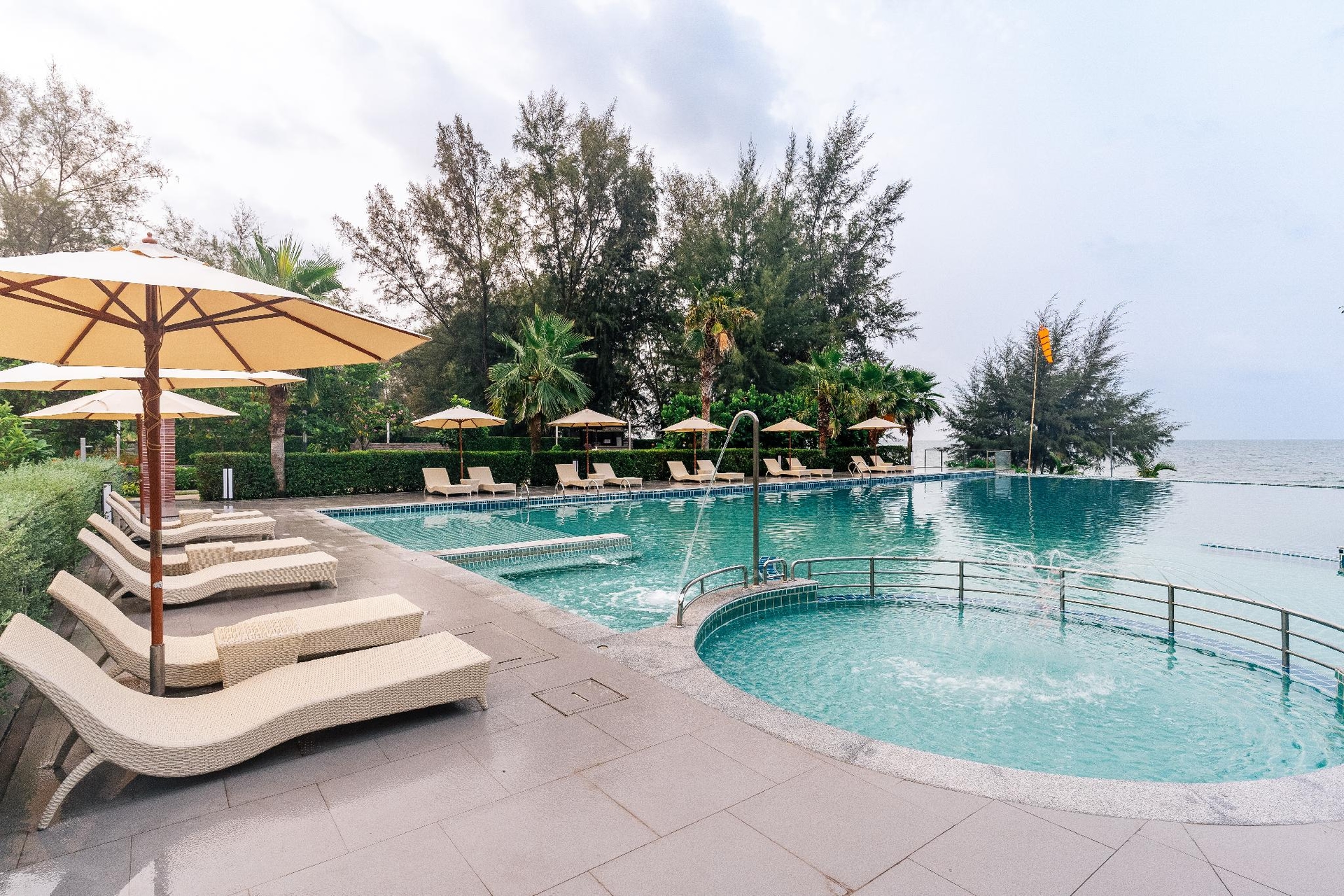 แซนด์ดูนส์ เจ้าหลาว บีช รีสอร์ท (Sand Dunes Chaolao Beach Resort)1