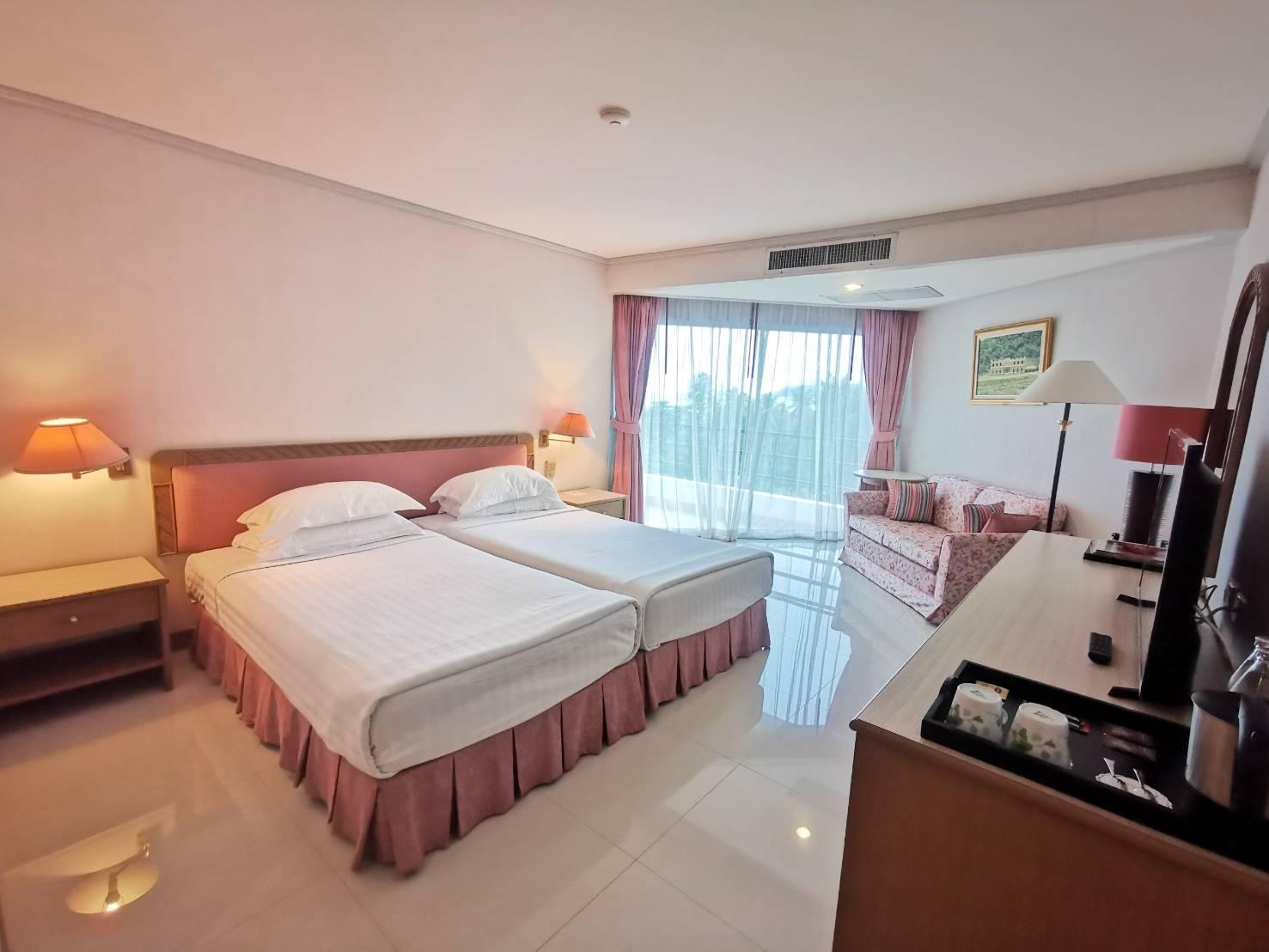 โรงแรมขนอม โกลเดน บีช (Khanom Golden Beach Hotel)2
