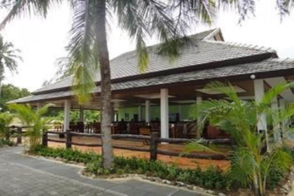 ขนอม ซันไรส์ บีช รีสอร์ท (Khanom Sunrise Beach Resort)2