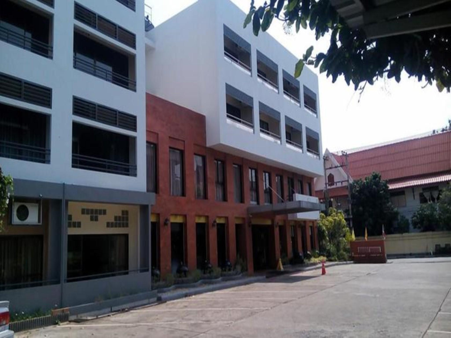 โรงแรมพิณ (Pin Hotel)1