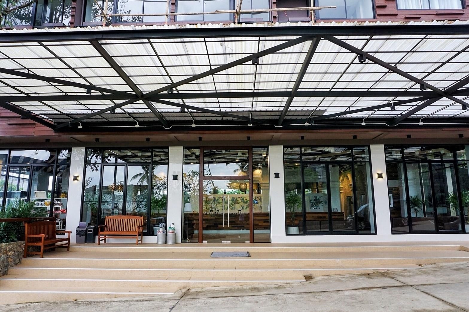 The Farm House Hotel1