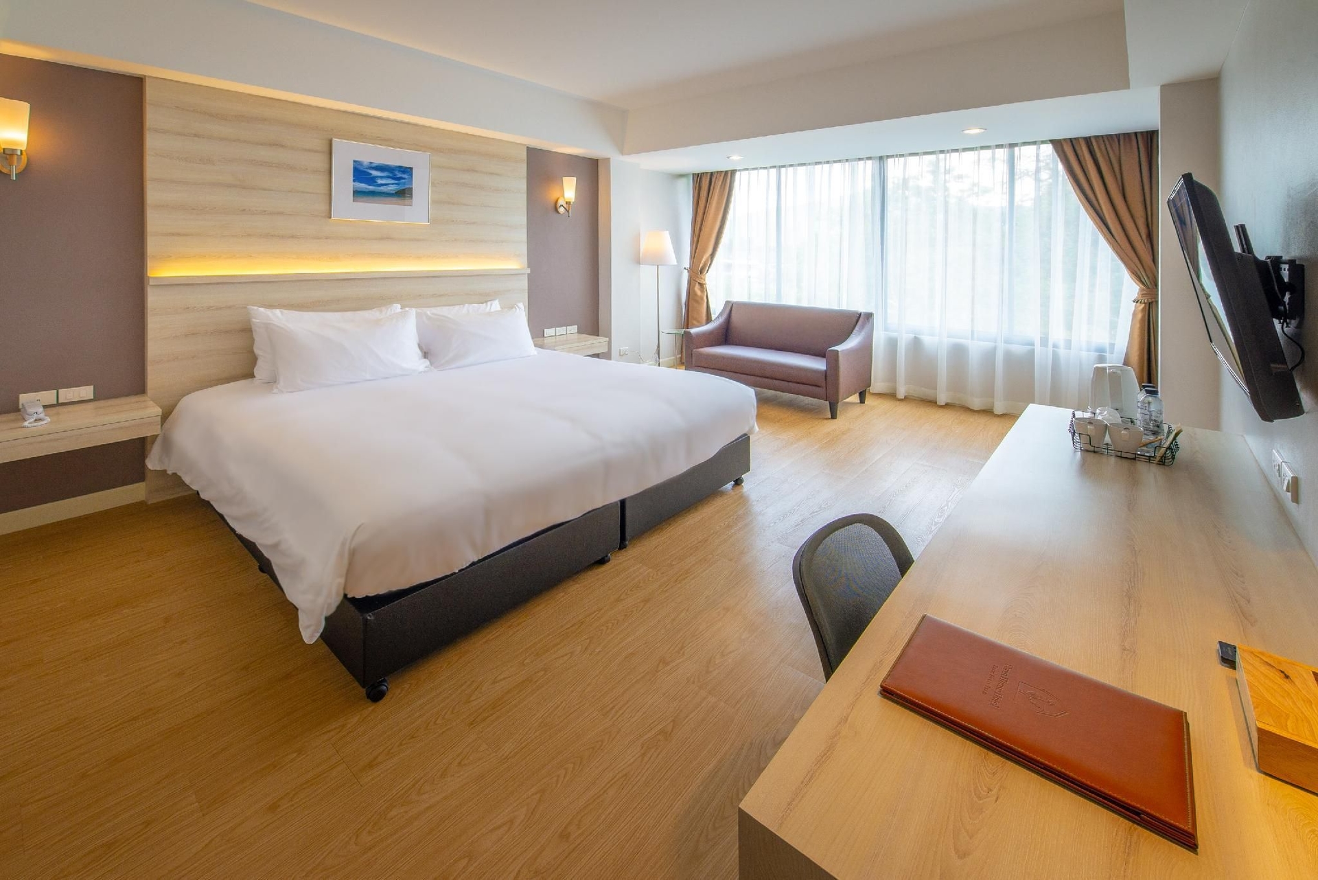 The Farm House Hotel4