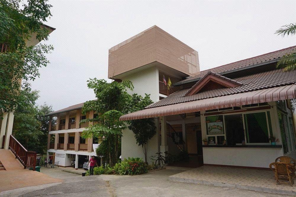 กรีน ฮิล รีสอร์ท (Green Hill Resort)0