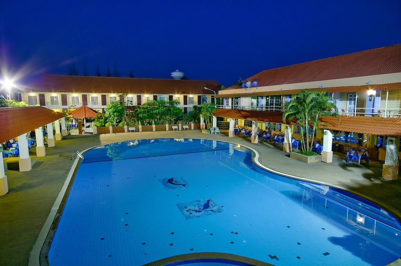 โฮมแลนด์ รีสอร์ท (Homeland Resort)1
