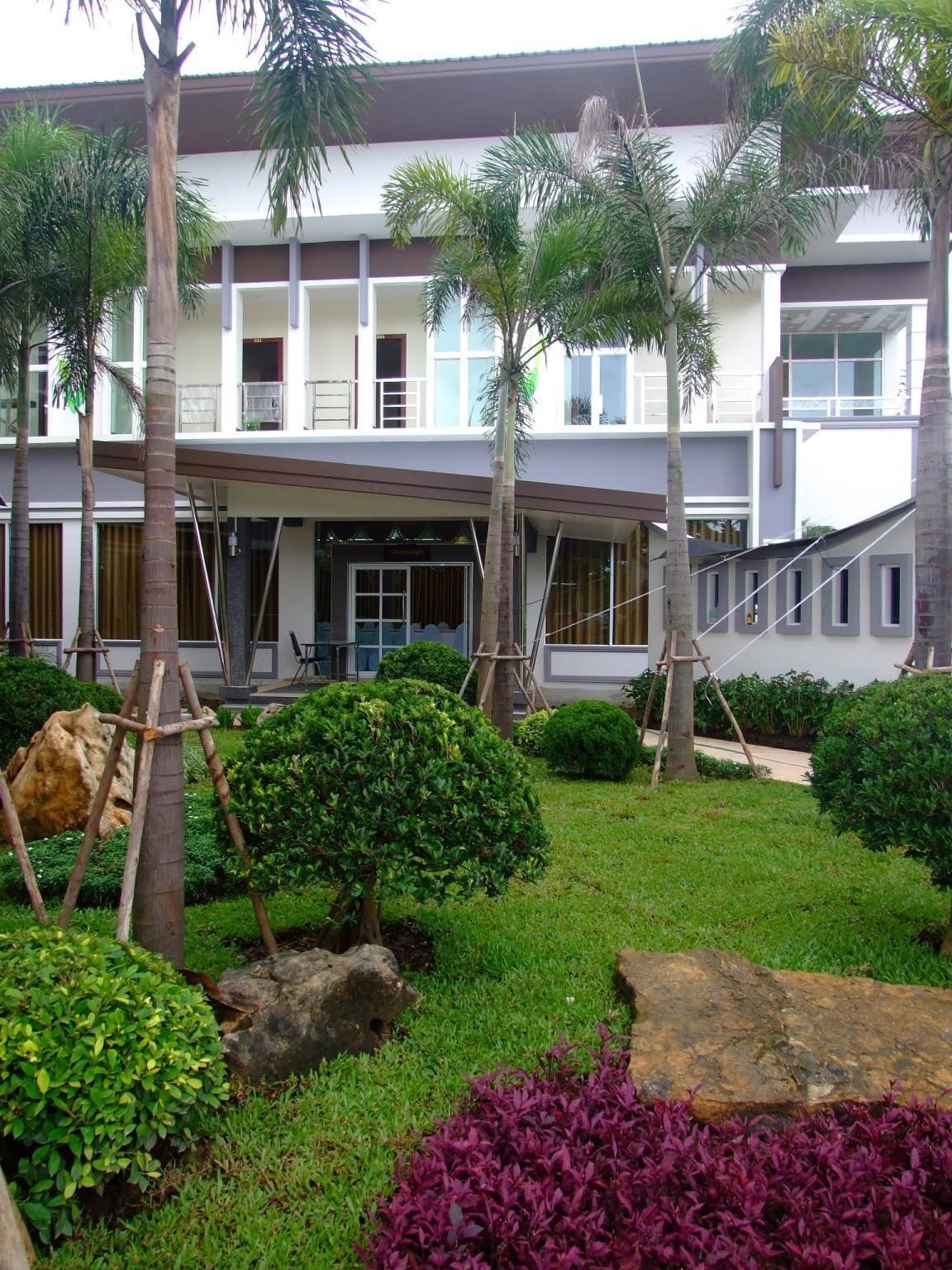 ควีน พาเลซ โฮเต็ล (Queen Palace Hotel)1