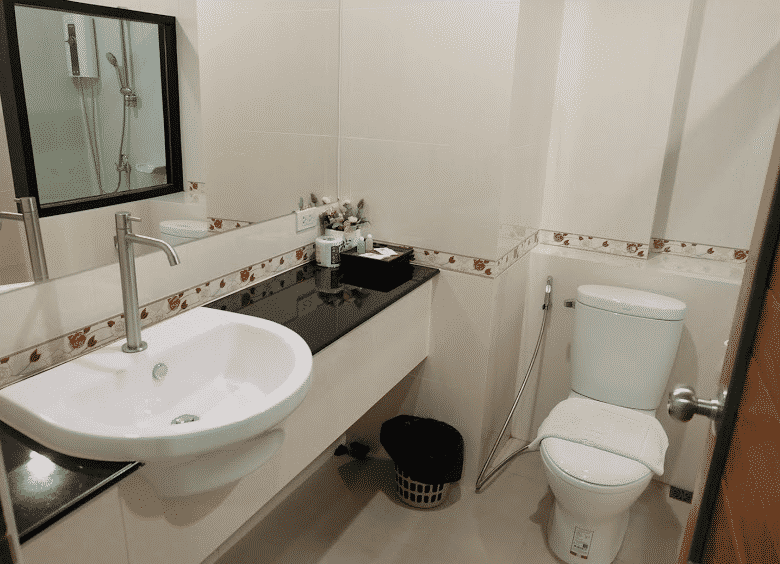 คำ แพง โฮเทล (Come Pang Hotel)1