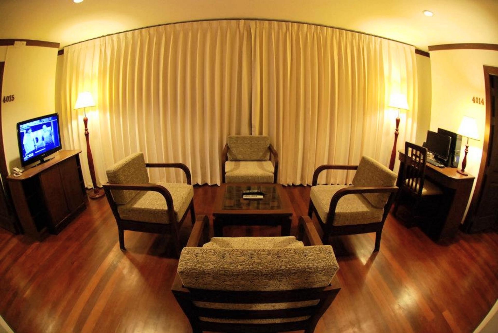 โรงแรมริเวอร์ซิตี้ (River City Hotel)1