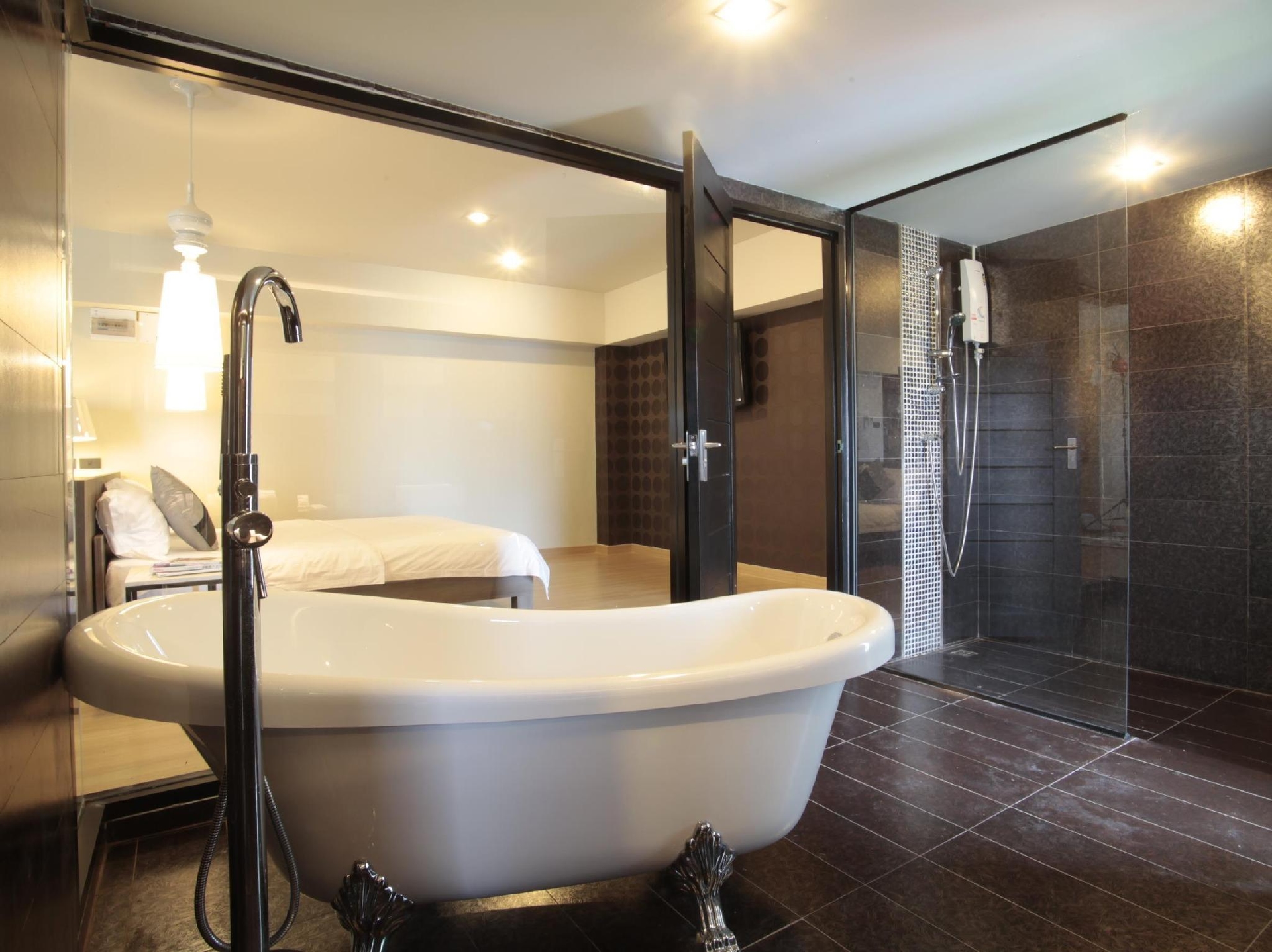 โรงแรมไดอารี่ สวีท (Diary Suite Hotel)1