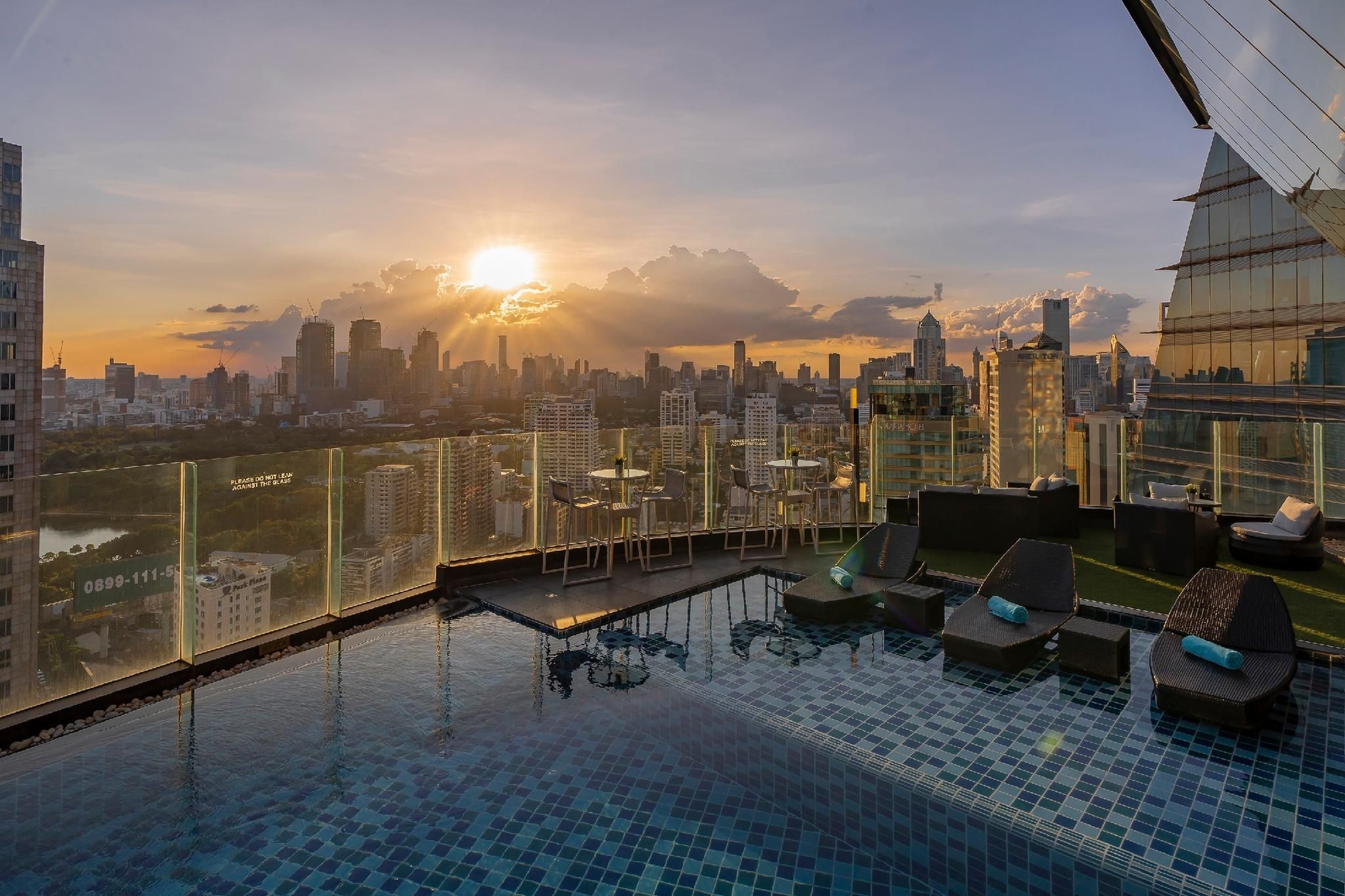 เดอะ คอนทิเนนท์ โฮเทล สุขุมวิท (The Continent Hotel Sukhumvit)0