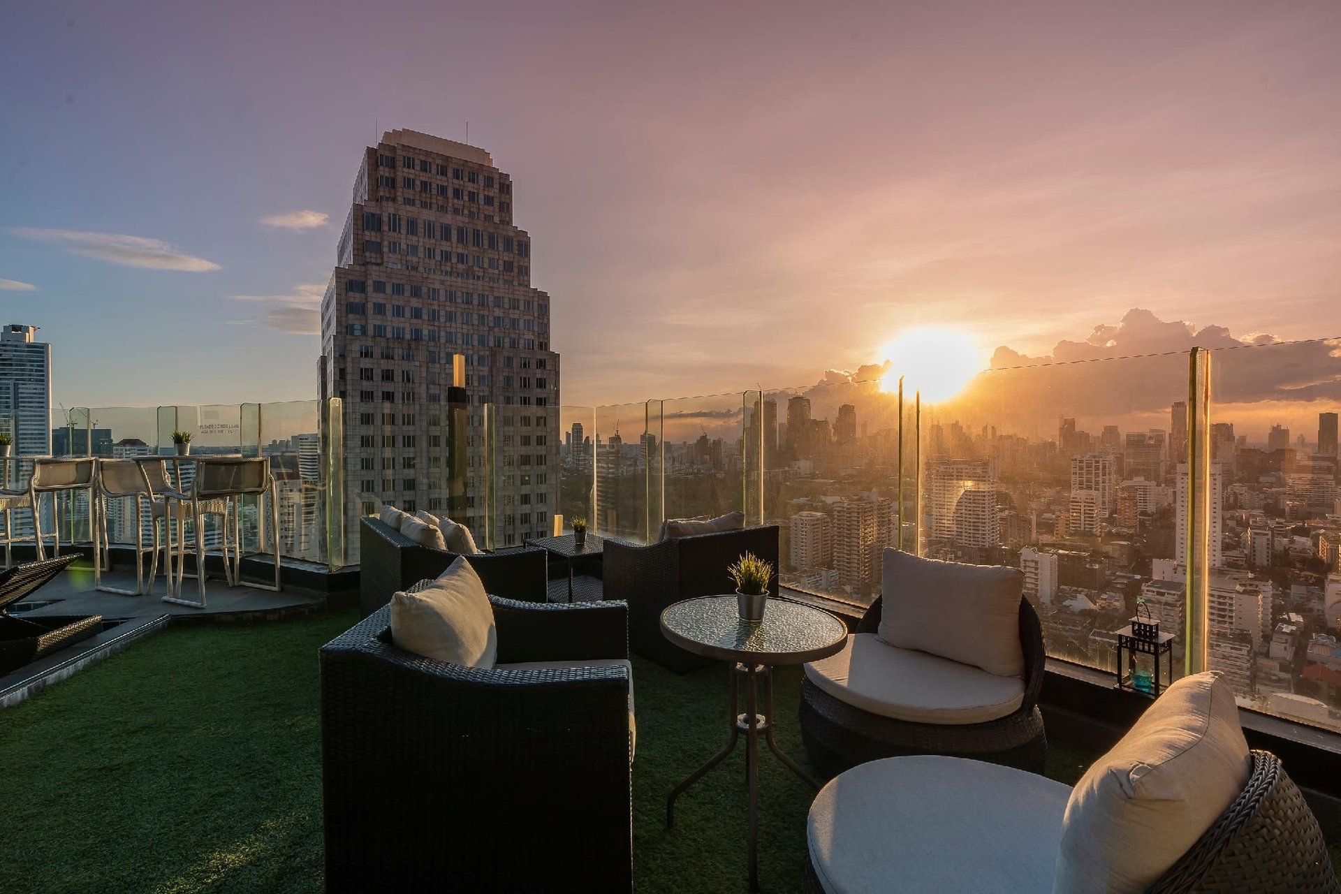 เดอะ คอนทิเนนท์ โฮเทล สุขุมวิท (The Continent Hotel Sukhumvit)1