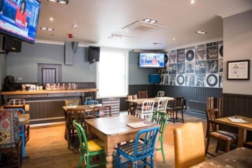 Thomas James Hotel3