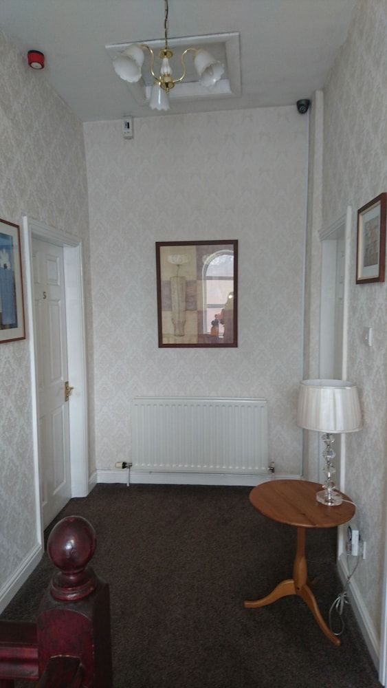Oak House BB4