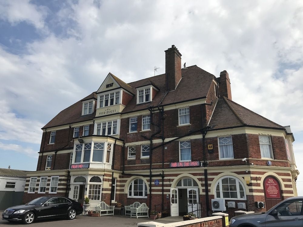 Pier Hotel4