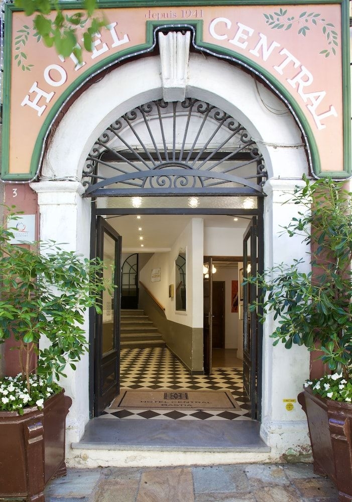 Hotel Central Bastia4
