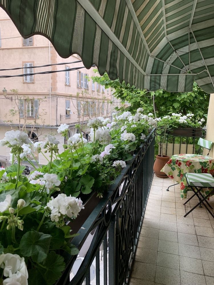 Hotel Central Bastia1
