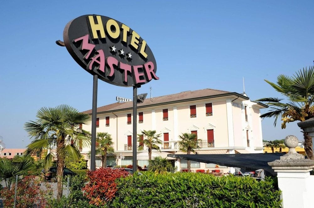 Hotel Master0
