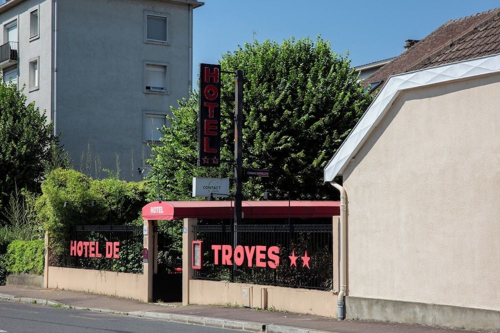 Hotel De Troyes0
