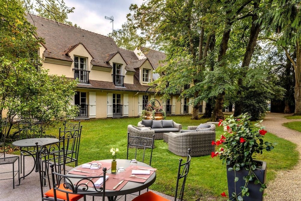 Hostellerie Du Royal Lieu1