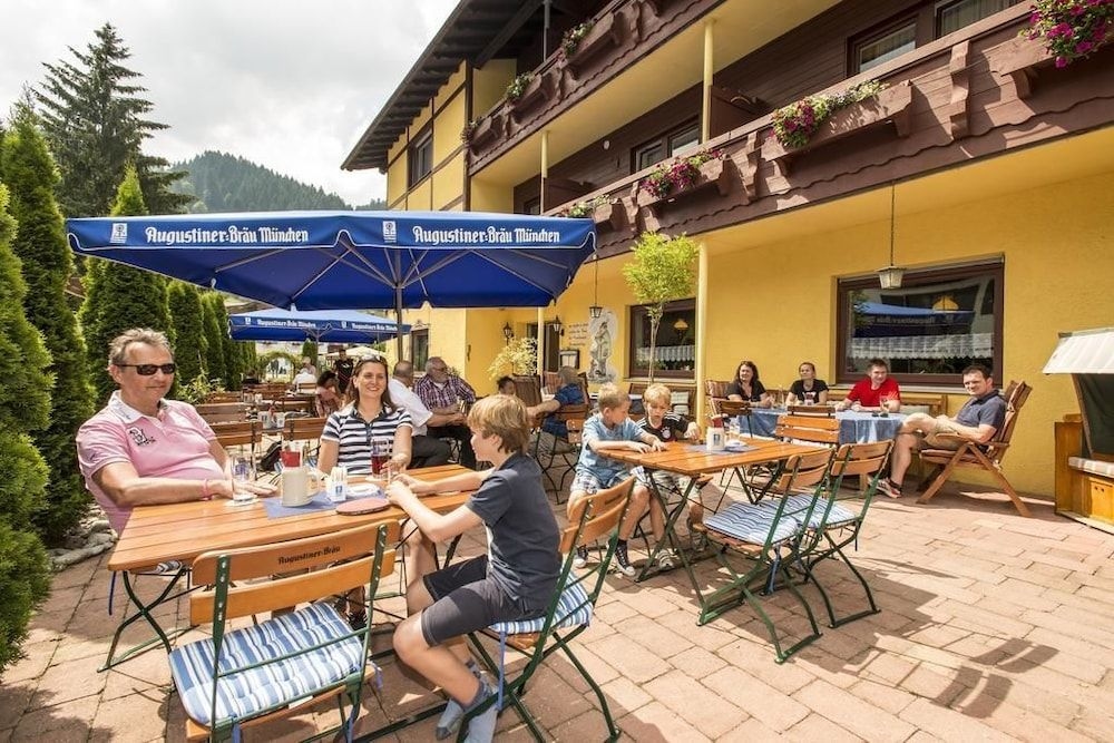 Landhotel Rofleuten1