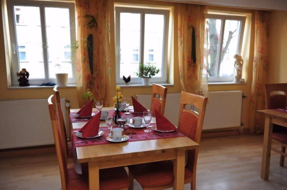 Hotel Hirsch Garni3