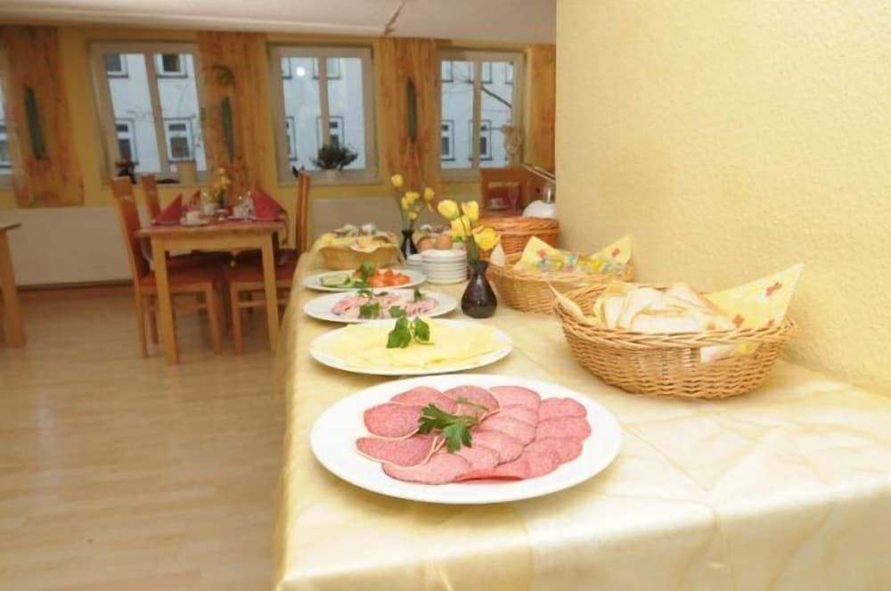 Hotel Hirsch Garni4