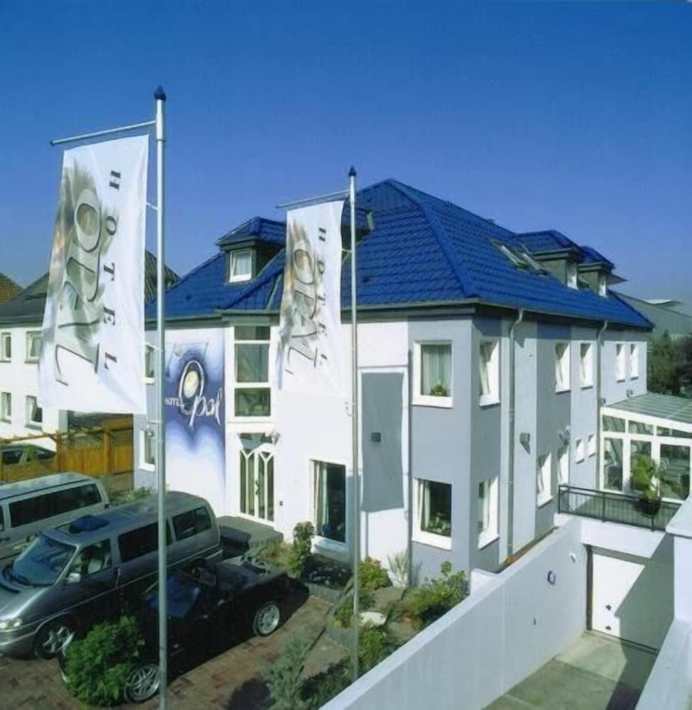 Hotel Opal1