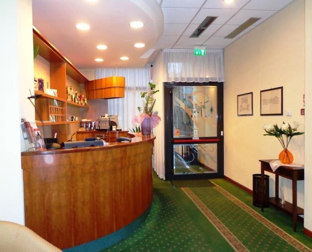 Hotel Select2